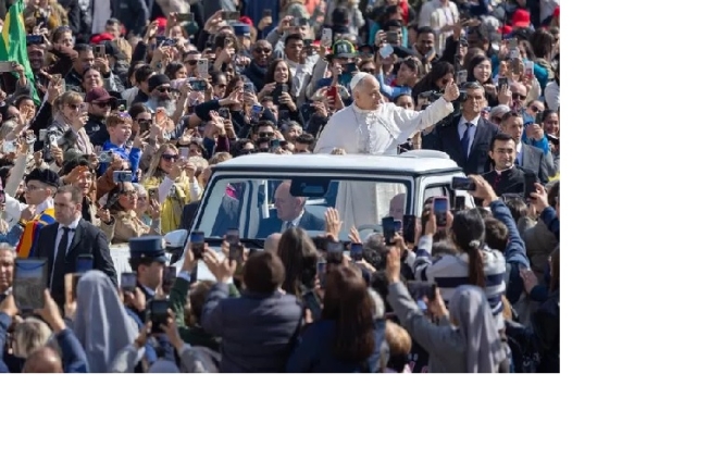 Pope Leo XIV gives a thumbs up during the weekly general audience in St. Peter’s Square on March 25, 2026.