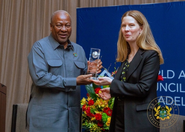 President Mahama becomes first African leader to receive World Affairs Council’s top honour
