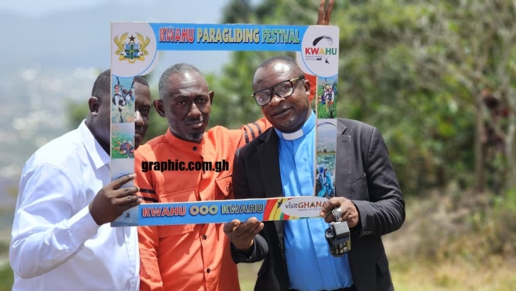 Spectacular aerial displays thrill crowds at Kwahu Paragliding Festival opening