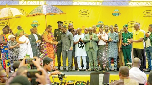 Dr Frank Amoakohene (5th from left), Ashanti Regional Minister, exchanging pleasantries with Nana Debrah Boateng Bediako (4th from left), Kwamanghene, after officially launching the festival, while other dignitaries look on