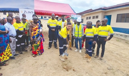 Yufeng Li (with a shovel), Chief Corporative Officer of Zijin Akyem Golden Ridge Limited, being supported by chiefs of the communities to begin construction