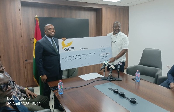 Ibrahim Mahama (right), E&amp;P CEO presenting the dummy cheque to Thomas Nyarko Ampem, Deputy Finance Minister and Chairman of Black Stars World Cup Committee