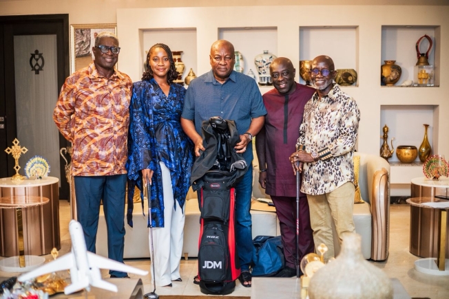 President Mahama receives customised golf clubs ahead of 2026 Head of State Invitational Tournament