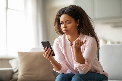 Eight Red flags in your partner’s phone habits 