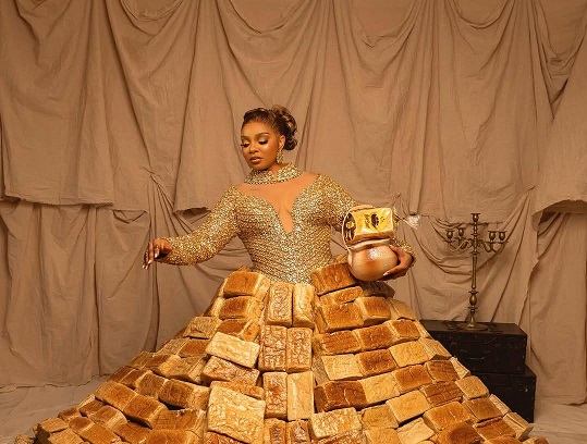 Dress made from 500 loaves stuns Africa Magic Viewers’ Choice Awards