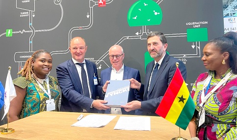 Haidar Said (2nd from right), the Executive Director for the Waste Processing Division of the Jospong Group, and Jef Mestdagh, Business Development Manager of VYNCKE, exchanging the signed documents