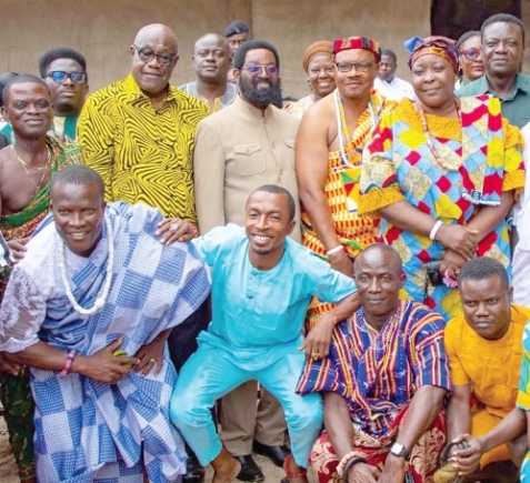 Fritz Baffour (2nd from left), former MP for Ablekuma South; Alfred Okoe Vanderpuije (3rd from left), MP for Ablekuma South; Nii Adotey Barimah II (4th from left), Chorkor Mantse, with some members of the assembly and residents at the project site. 