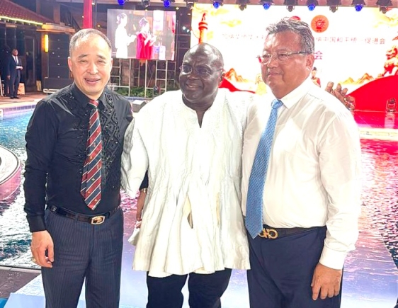 Julius Debrah (middle), Chief of Staff, with Tang Hong (right), Chief Executive Officer of Caitec Group and Founder of Tang Palace Hotel, and Xu Ningquan, Sentuo Group Executive President, at the inauguration ceremony
