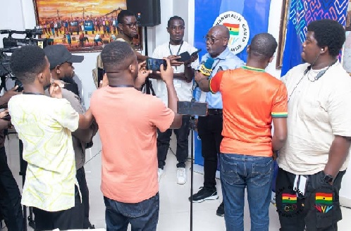 Richard Akpokavie (middle), GOC President addressing journalists