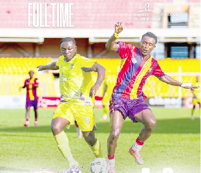 Medeama’s Abdul Salam (left) and Hearts Raphael Amponsah battling for the ball during yesterday’s game