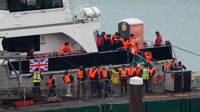 UK to use AI facial recognition to check age of asylum seekers from next year
