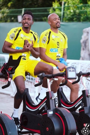 Gideon Mensah (right) training with teammate Ernest Nuamah at the team’s Cardiff base