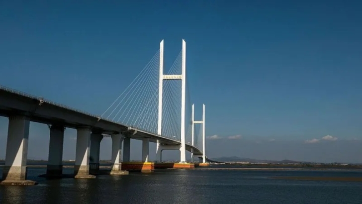 The New Yalu River Bridge spans 3km (1.9 miles) from the Chinese border city of Dandong to Sinuiju in North Korea