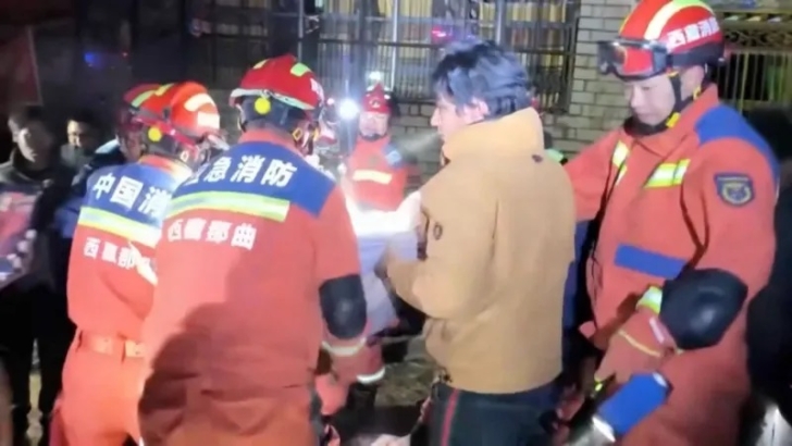 Firefighters are seen helping residents injured by the quake in Baqên, Tibet