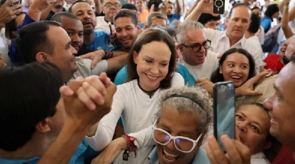 Supporters fill streets of Caracas to welcome María Corina Machado
