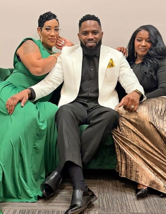 VIDEO - Pastor Israel Ford and how he introduced his two wives in church; revealing that he’s secretly been in a polygamous marriage for 3 years