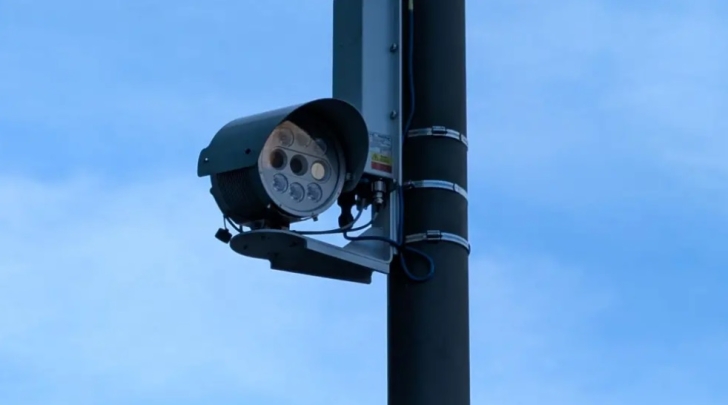 Speaking on phone via bluetooth while driving is not an offence, but holding it while driving is... - Police clarify