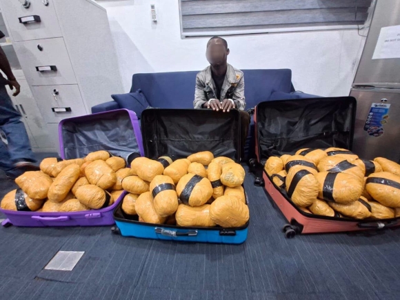 40-year-old man arrested at VIP bus terminal attempting to travel with 91 parcels of ‘wee’ hidden in 3 suitcases