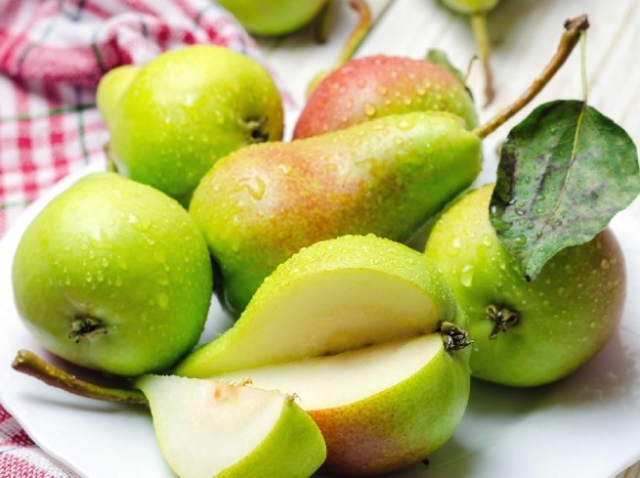 Nutritional comparison and health benefits of apples and pears