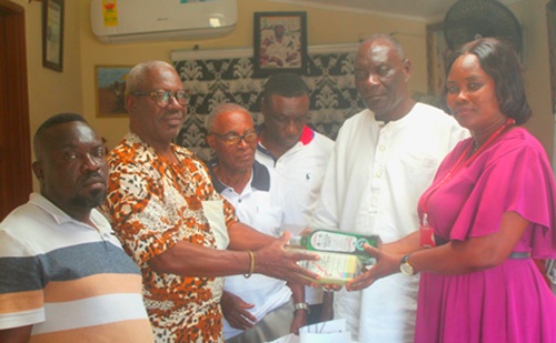 Yvonne Aryee, Snr. Corporate Communications Officer at Graphic Communications Group Ltd, presenting items to Daniel Nii Addy (2nd from left), an elder of the Adabraka Stool. Accompanying them are Tetteh Adjabeng II (2nd from right), the Adabraka Manste, along with some elders of the Adabraka Stool. Picture: ESTHER ADJORKOR ADJEI 