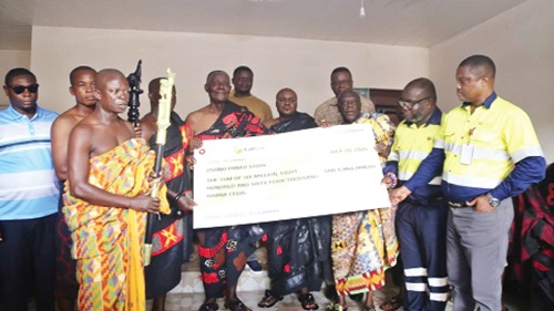 Nana Prah Agyensaim VI (3rd from right), Board Chairman of PMGL and Paramount Chief of Owirenkyiman Traditional Area, presenting the cheque to Nana Kwadwo Appiah, the Chief of Ayanfuri
