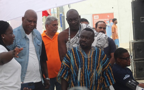 Dr Jacqui Barnes (left), Resident Medical Doctor at Graphic Clinic, and Ato Afful (2nd from left), MD of GCGL, in a discussion with Nii Tetteh Adjabeng II (3rd from left), the Adabraka Manste, during the screening exercise