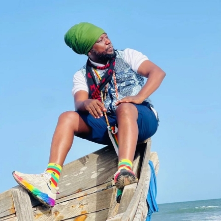 Blakk Rasta on rocks