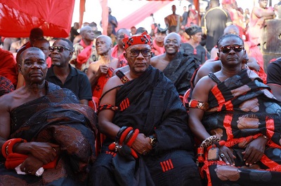 Many chiefs attended the funeral  Many chiefs attended the funeral