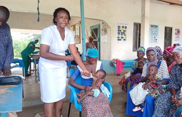 Adengiba Mary, Nutrition Officer at Karaga health centre demonstrating how how malnourished children are diagnosed