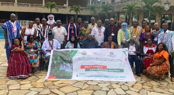 Participants of the workshop in a group photo after the opening 