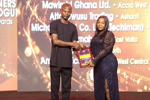 North based ‘Jatrad’ receiving award for 2nd Best Cowbell Flavours Distributor