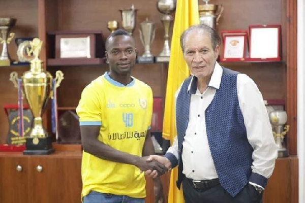 Yaw Annor being congratulated by Ismaily FC President, Yehia El-Komy, after signing the contract Yaw Annor being congratulated by Ismaily FC President, Yehia El-Komy, after signing the contract