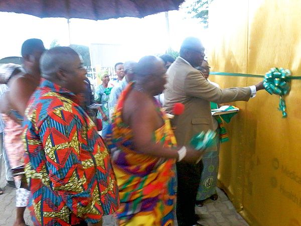  Prof. Akosah cutting the tape to unveil the 40th anniversary logo of the hospital. With him are the Tema Mantse, Nii Adjei Krakue II (middle), and Nana Kwaku Dei