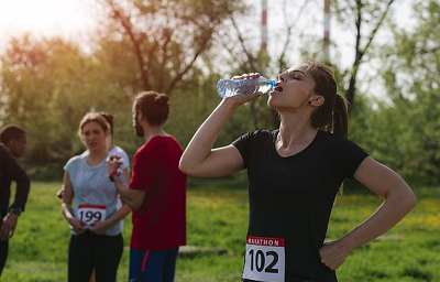 With low sodium levels there is more blood for your kidneys to clean but with all the extra water in your cells it can cause swelling as the water has nowhere else to go (stock)