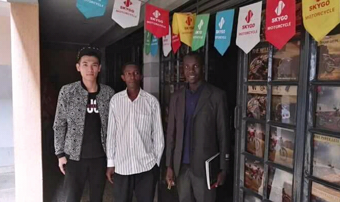 Liu Jiaqi- Introduced himself as 'the judge' to the locals, saying his official name would be too hard for them to pronounce.