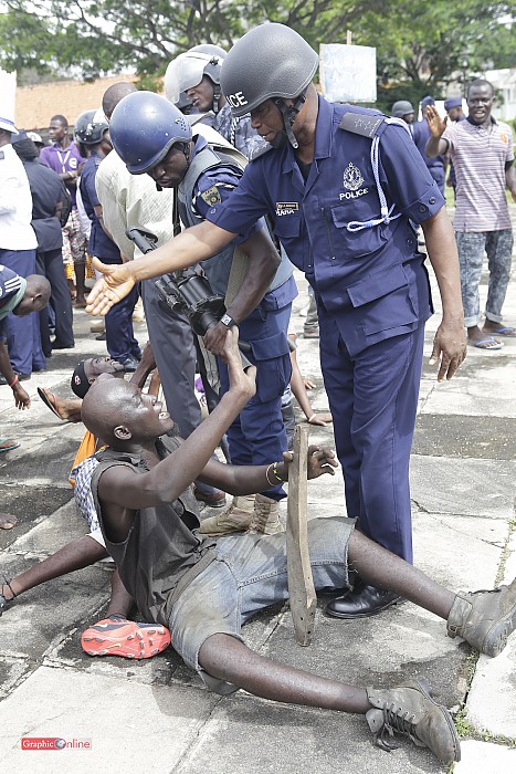 Residents of Old Fadama, popularly referred to as “Sodom and Gomorrah” Monday morning hit the streets to demonstrate against the demolition exercise