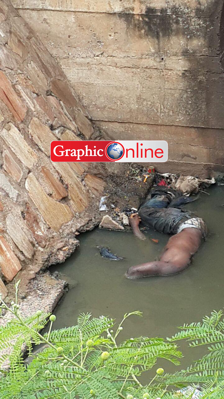 The body which had multiple knife wounds at the back and left shoulder was suspected to have been dumped in the early hours of Sunday. 