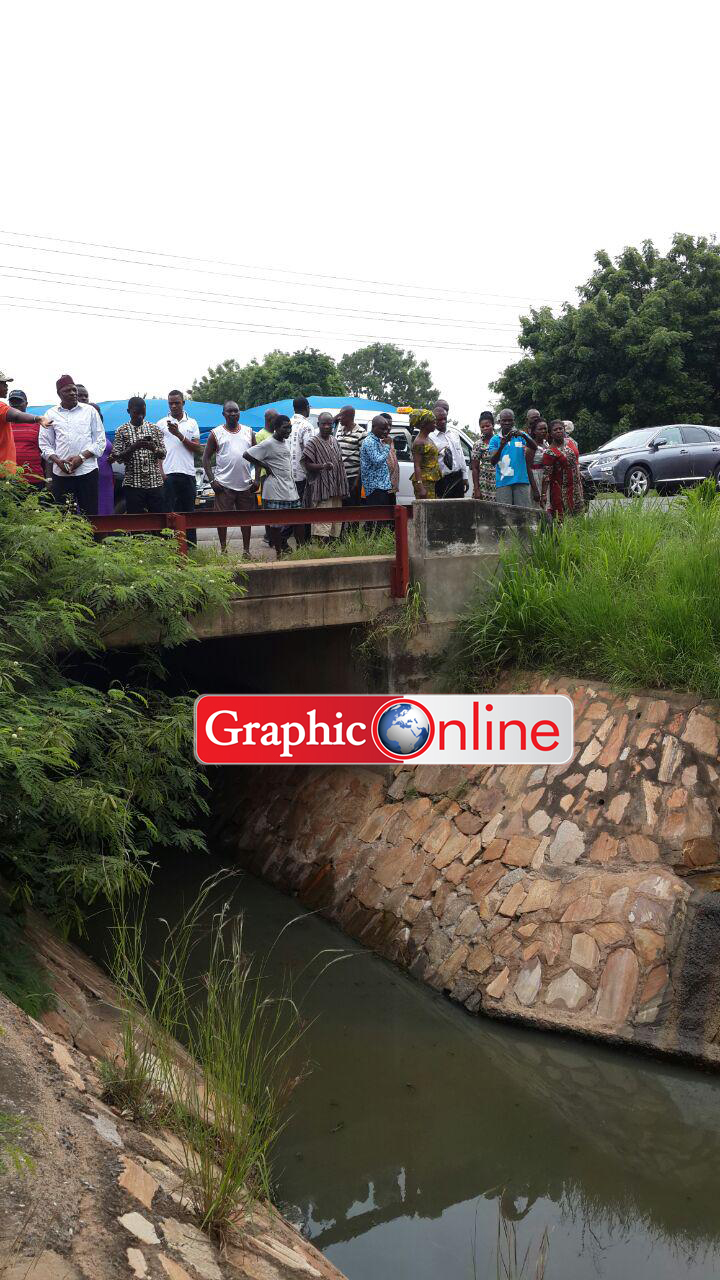 The body which had multiple knife wounds at the back and left shoulder was suspected to have been dumped in the early hours of Sunday. 