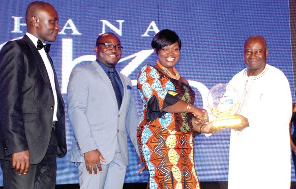 Dr Ellen Hagan, CEO, L’AINE Services, receiving the award from Nana Owusu Afari, former persident, Association of Ghana Industries.