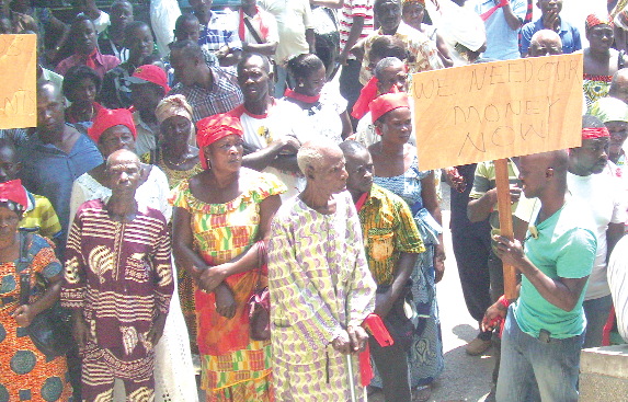 These land owners who demonstrated against non-payment of their compensation about a month ago have now been paid.