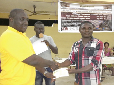  • Ortega (right) receiving his prize from Jeffery Owusu, an official of National Sports Authority