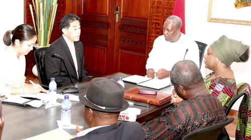• Hon. Ichiro Aisawa presented a letter of appreciation from Japanese Premier Shinzo Abe to President Mahama for his presence at the Noguchi awards in Tokyo.