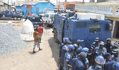 Police personnel trying to calm down some Teshie residents