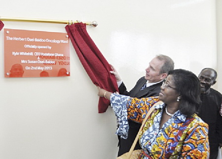  Mr Kyle Whitehill, CEO of Vodafone Ghana assisting Professor Afua Hesse, CEO of the Korle-Bu Teaching Hospital to unveil the plaque to inaugurate the ward.