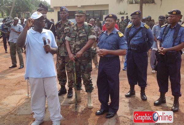 The regional minister addressing the security personnel.