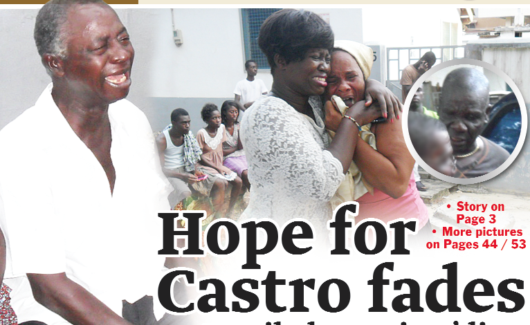 Family members of the musician weeping. Pictures:  Andrews Tetteh