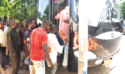The Nigeriens boarding the bus
