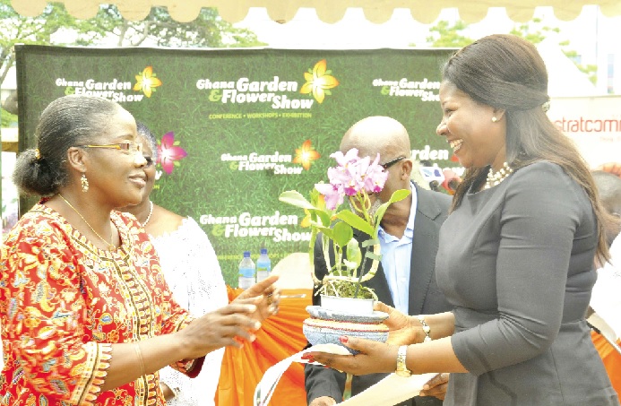 The 2nd Lady, Mrs Matilda Amissah-Arthur (left), presenting a certificate of sponsorship to Access Bank's Head of Corporate Communications, Mrs Matilda Asante-Asiedu