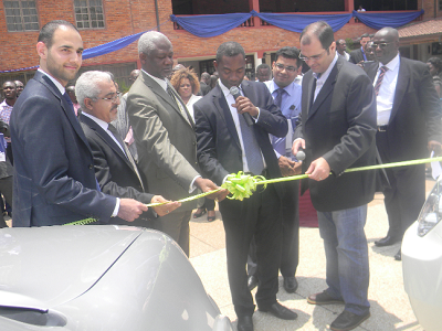 Mr A.B Kassim Nuhu (2nd right) being joined by dignitaries present and top executives of MAS, including Mr Amine Kabbara (extreme left), to cut the tape to officially launch the pick-ups.  