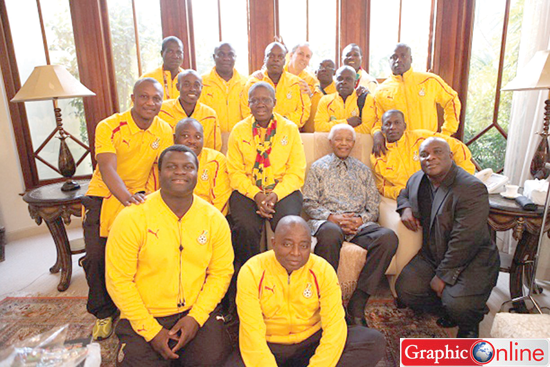 • Current Black Stars coach Kwasi Appiah (arrowed) and then Youth and Sports Minister, Akua Sena Dansua, and other team officials pose with Nelson Mandela at his residence.